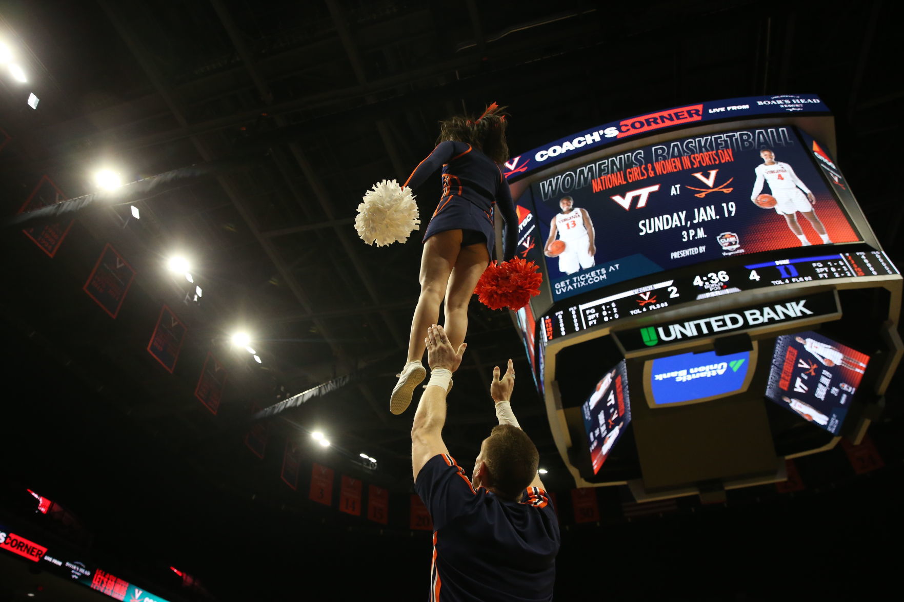 20200109_cdp_sports_uvawomhoops01.JPG